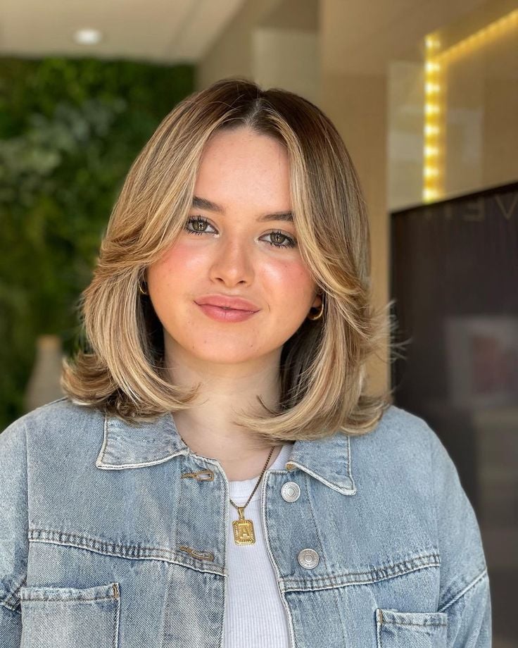 5 ideias de títulos:
1. Descubra os Cortes de Cabelo Curto Feminino que Vão Dominar 2026
2. Pixie Cut vs. Bob Cut: Qual o Melhor Corte Curto para Você?
3. Cortes de Cabelo Curto para Mulheres 40+: Elegância e Modernidade
4. Transforme seu Visual: Cortes Curtos que Valorizam Qualquer Formato de Rosto
5. Manutenção Essencial: Dicas para Cabelos Curtos Sempre Perfeitos