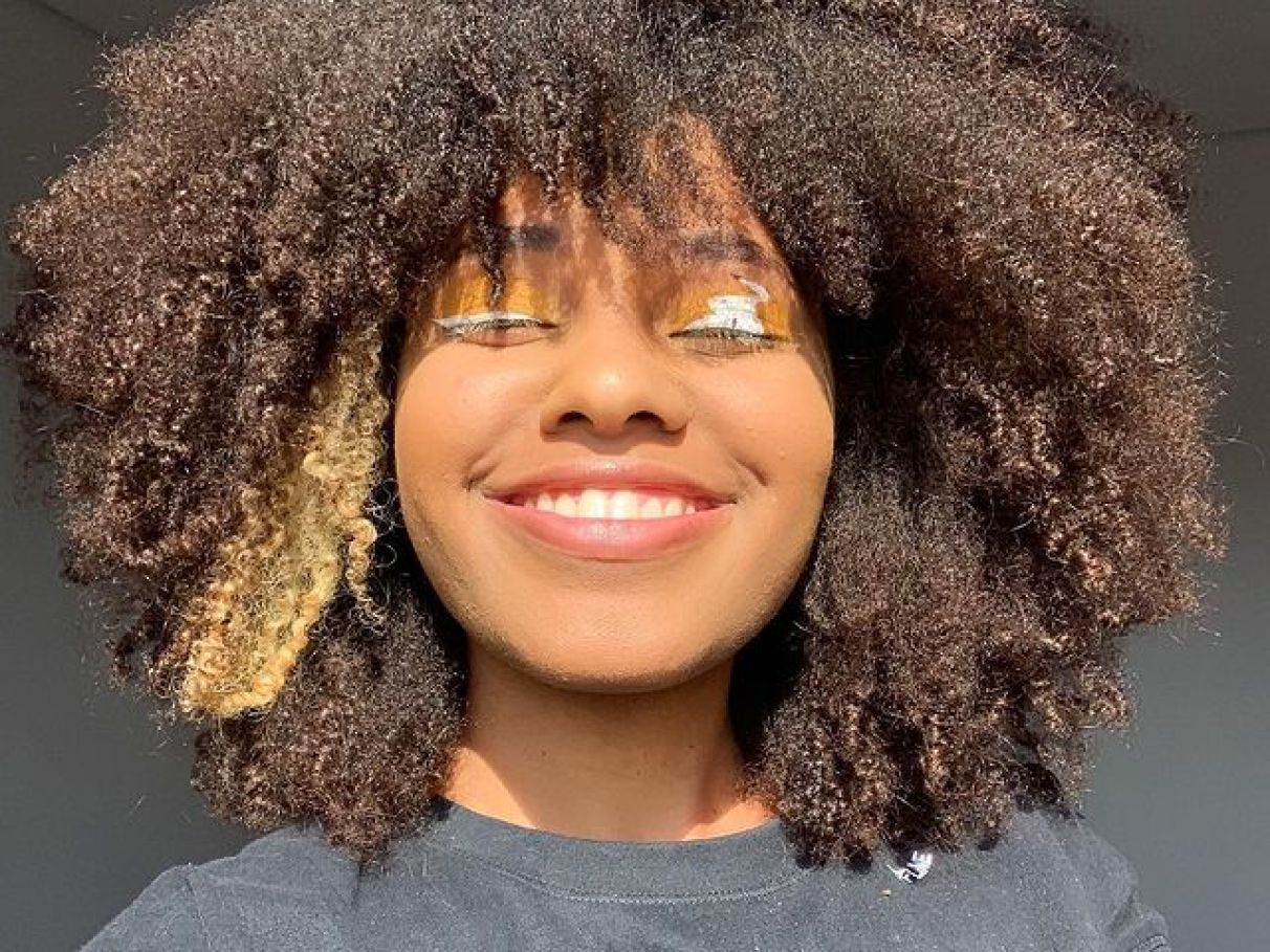 Salões Especializados em Cabelos Cacheados no Rio de Janeiro e São Paulo: Onde Cortar?