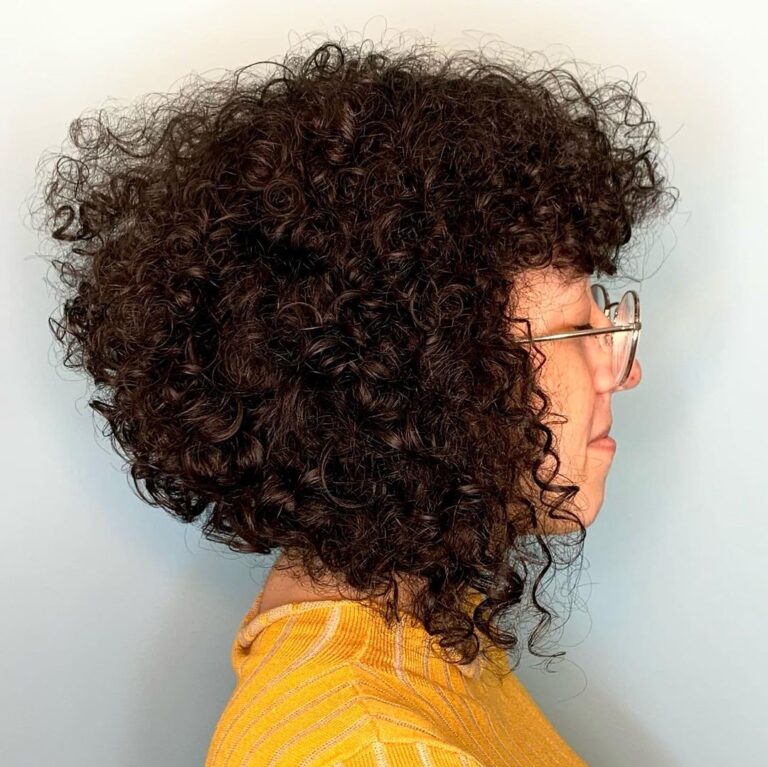 Guia Completo: Como Escolher o Corte em Camadas Ideal para Seus Cachos