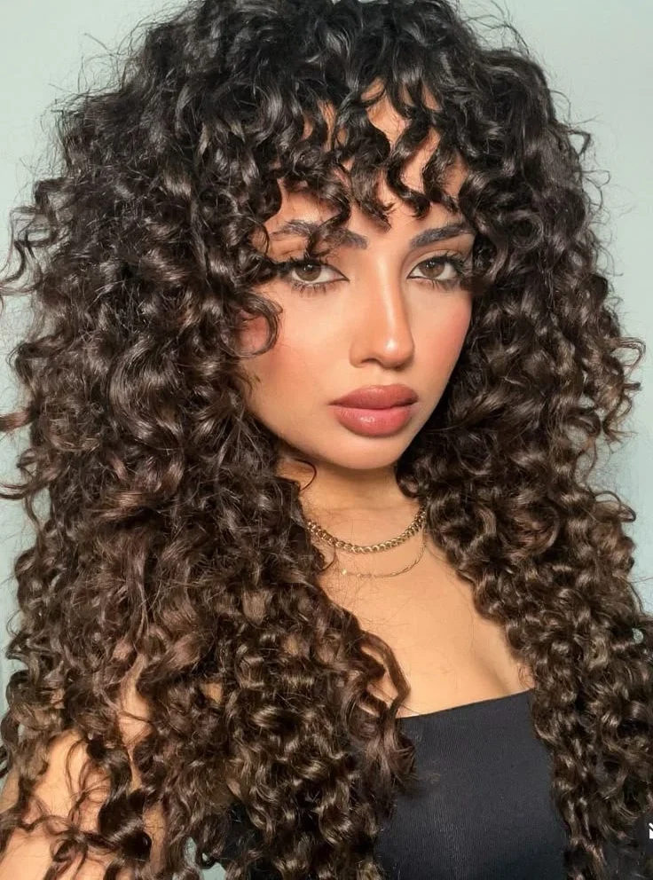 Salões Especializados em Cabelos Cacheados no Rio de Janeiro e São Paulo: Onde Cortar?