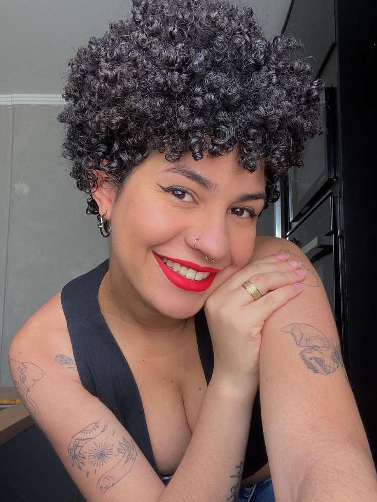 corte pixie cacheado feminino