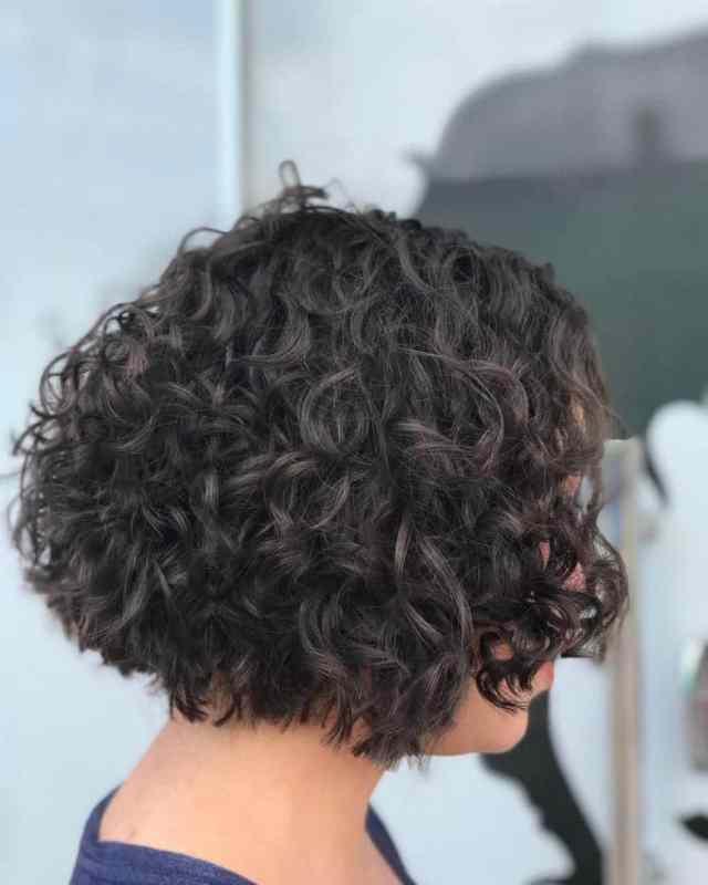short bob cacheado feminino