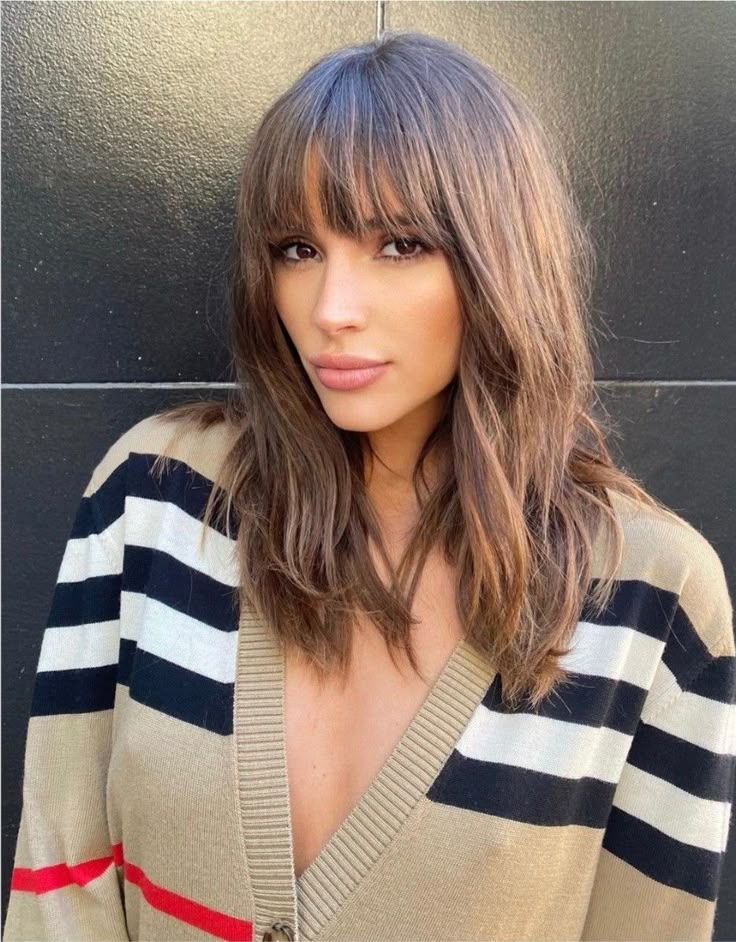 Cabelo Longo com Franja: Encontre o Estilo Ideal para seu Rosto