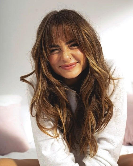 Cabelo Longo com Franja: Encontre o Estilo Ideal para seu Rosto