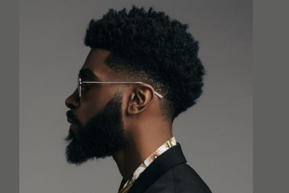 Guia Completo dos Cortes Masculinos Crespos: Tendências 2025-2026; Degradê Masculino Crespo: O Guia Definitivo para um Estilo Impecável; Cabelo Crespo Masculino: Dicas Essenciais de Cuidados e Finalização; Descubra o Corte Ideal para seu Cabelo Crespo: Do Taper Fade ao Black Power; Nudred e Fitagem: Segredos para Definir seu Cabelo Crespo Masculino