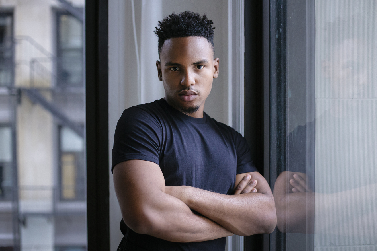 Guia Completo dos Cortes Masculinos Crespos: Tendências 2025-2026; Degradê Masculino Crespo: O Guia Definitivo para um Estilo Impecável; Cabelo Crespo Masculino: Dicas Essenciais de Cuidados e Finalização; Descubra o Corte Ideal para seu Cabelo Crespo: Do Taper Fade ao Black Power; Nudred e Fitagem: Segredos para Definir seu Cabelo Crespo Masculino