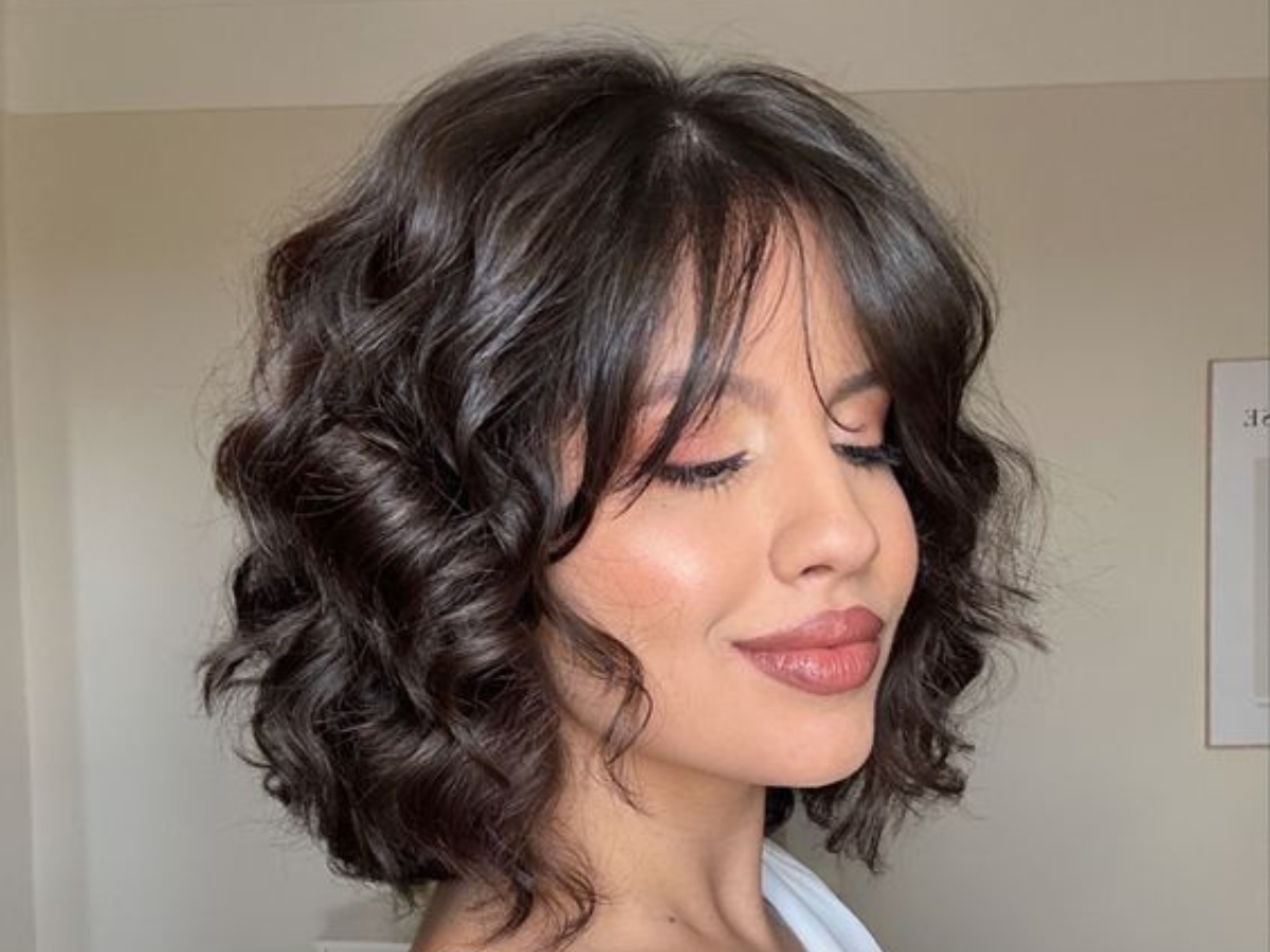 5 dicas essenciais para finalizar cabelos volumosos e evitar o frizz