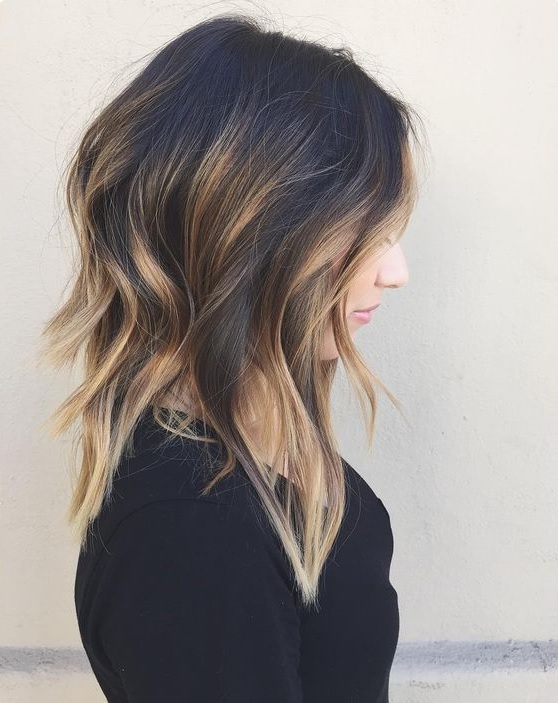 1. Ombré Hair: A Técnica Perfeita para Valorizar Seu Corte
2. Cortes que Transformam o Ombré Hair: Do Long Bob ao Shaggy
3. Ombré em Cabelos Cacheados e Crespos: Dicas de Corte e Cor
4. O Guia Completo dos Cortes Ideais para Ombré Hair
5. Como o Corte Certo Potencializa o Efeito Ombré