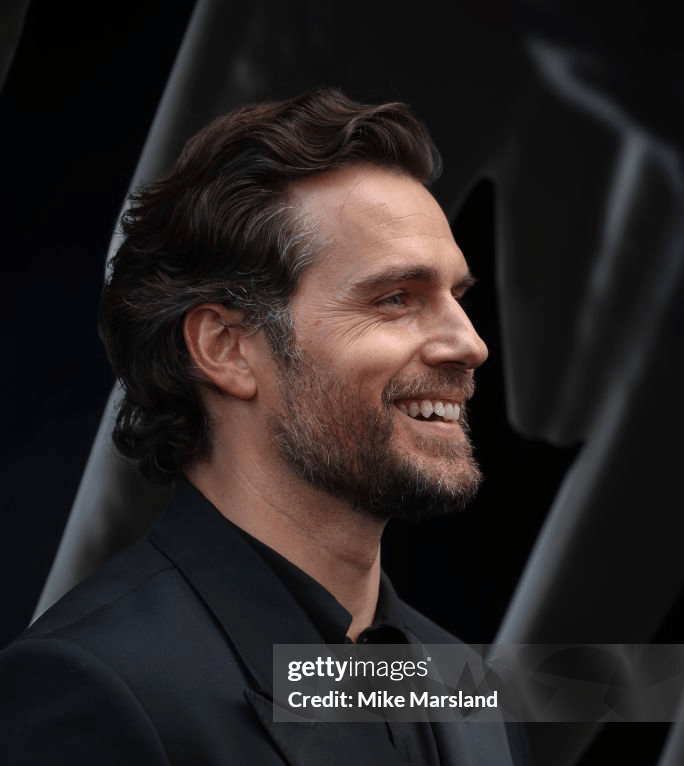 Barba e Cabelo Comprido: Estratégias Inteligentes para Homens com Testa Alta