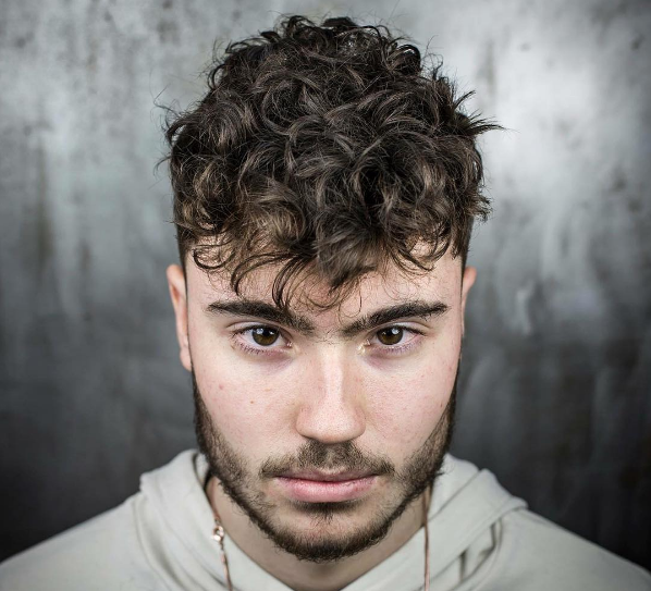 Guia Definitivo: Cortes de Cabelo Masculinos para Disfarçar Testa Grande