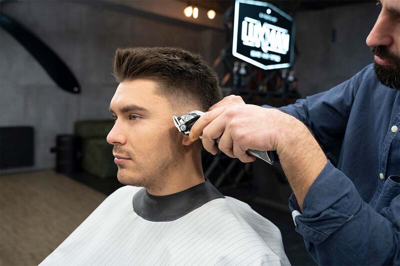 5 Cortes Masculinos para 2025 que Você Precisa Conhecer
Como Escolher o Corte de Cabelo Masculino Ideal para o Seu Rosto
Tendências de Cabelo Masculino: Do Clássico ao Moderno
Guia Completo: Cortes Masculinos para Cabelos Cacheados e Crespos
Os Cortes de Cabelo Masculino que Vão Dominar 2026