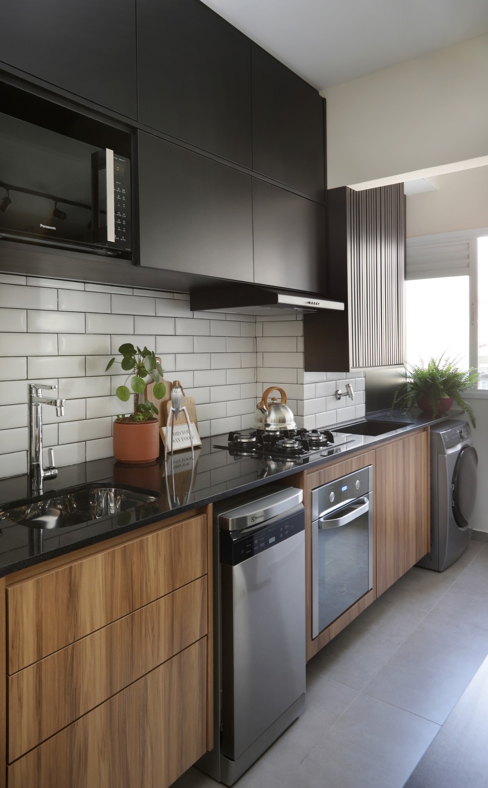 Como Escolher a Melhor Divisória para Cozinha e Lavanderia Integradas