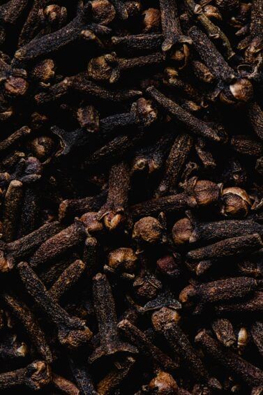 Shampoo de Cravo Caseiro: Receita Rápida para Cabelos Fortes