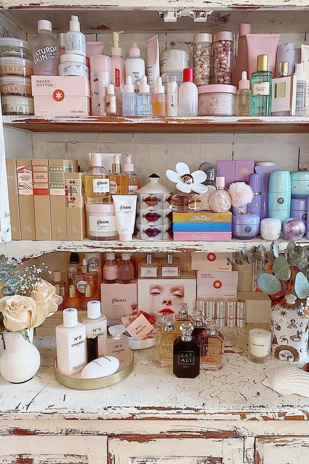 5 ideias de títulos:
1. Guia Completo: Escolhendo o Hidratante Facial Ideal para Cada Tipo de Pele
2. Ácido Hialurônico: O Segredo para uma Pele Jovem e Hidratada
3. Controle de Oleosidade: Dicas e Produtos Essenciais para uma Pele Equilibrada
4. Neutrogena Hydro Boost vs. L'Oréal Revitalift vs. Cerave: Qual o Melhor para Você?
5. Desvendando os Ingredientes: O Que Procurar em um Bom Hidratante Facial