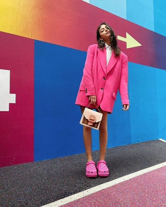 Crocs fechado minimalista