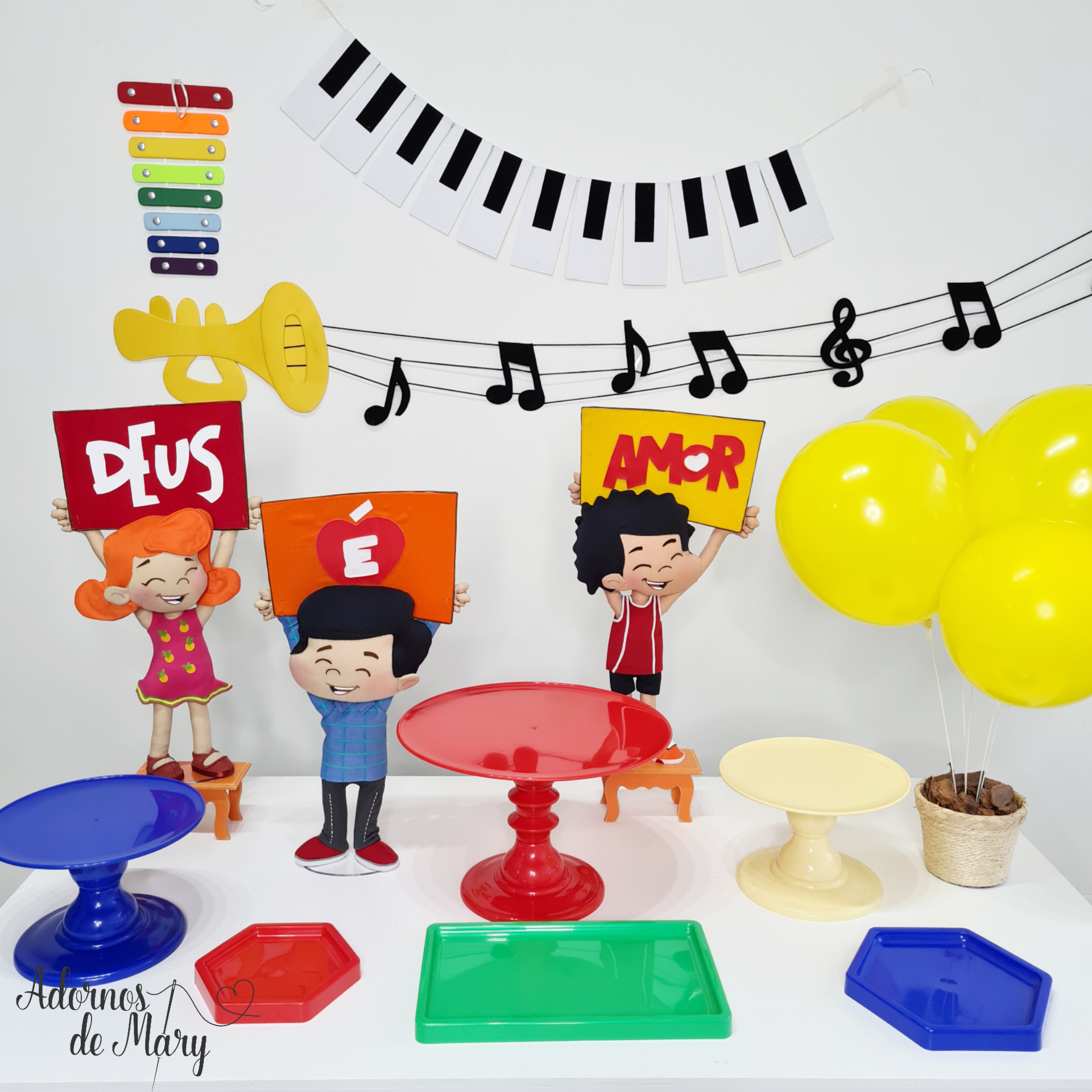 Ideias Criativas para Enfeites de Mesa Tema 3 Palavrinhas