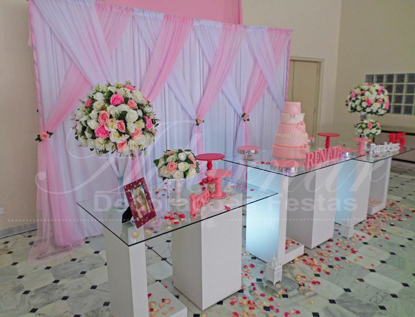 Tendências de Cores para Festas de 15 Anos em 2025 e 2026: Do Rosa Millennial ao Maximalismo