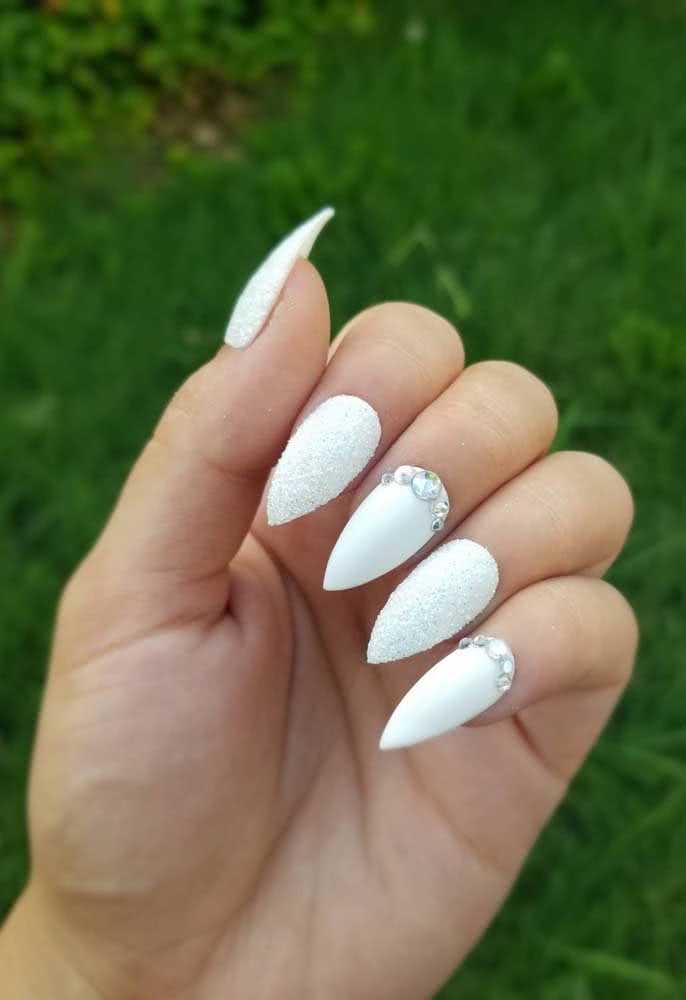 unha stiletto com desenho