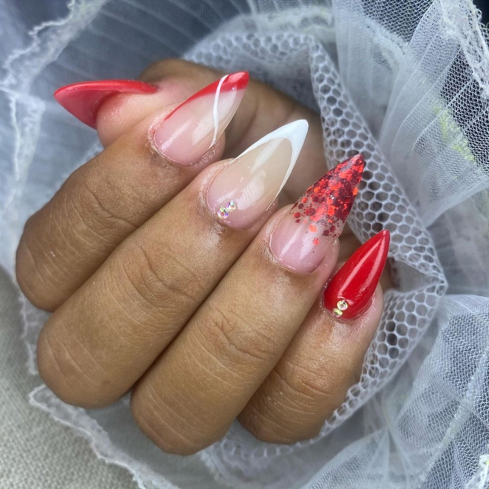 unha stiletto francesinha v-shape
