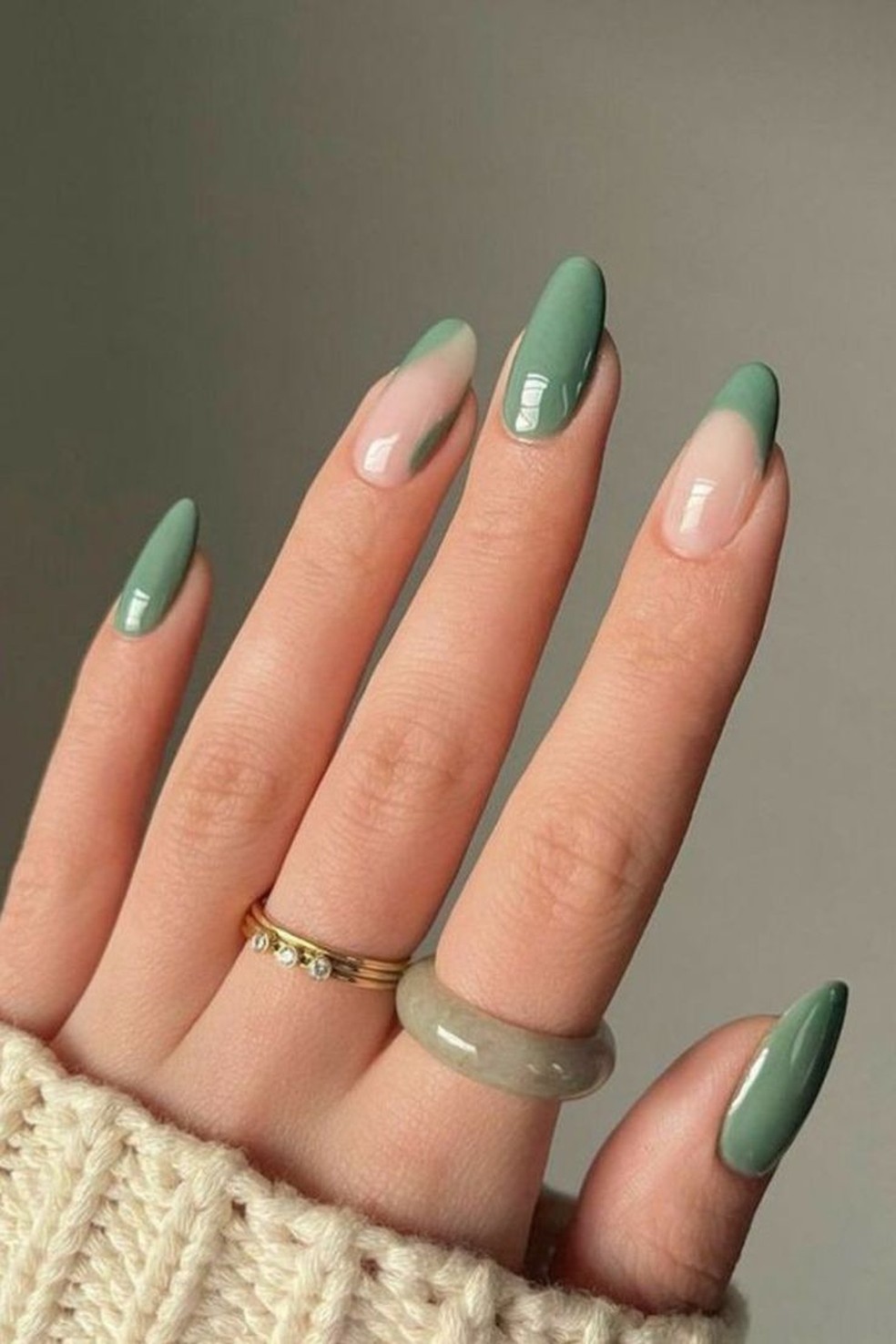 Unhas minimalistas clean girl