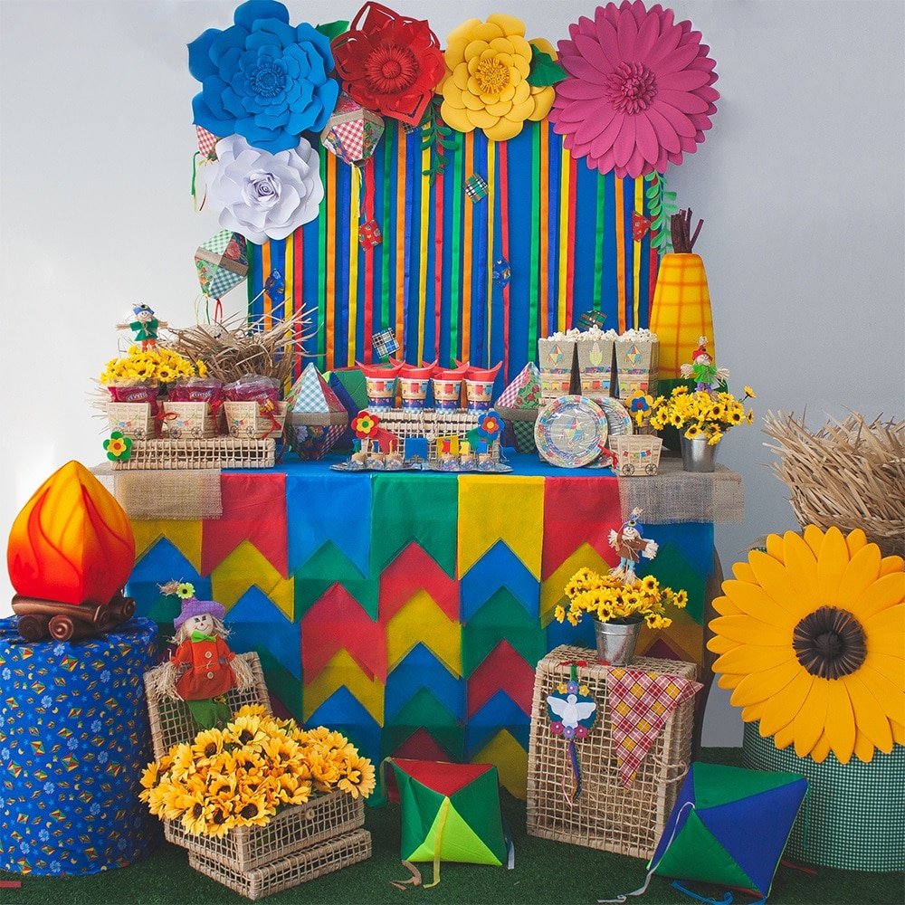 Ideias de Decoração de Mesa Junina com Itens Reciclados