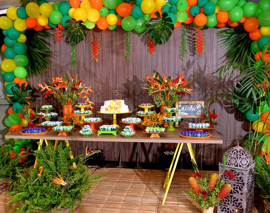 Cardápio e Drinks para Luau: Receitas Tropicais que Complementam a Decoração