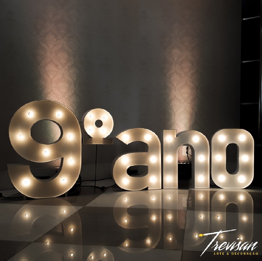 Tendências de Cores para Formatura do 9º Ano em 2025/2026