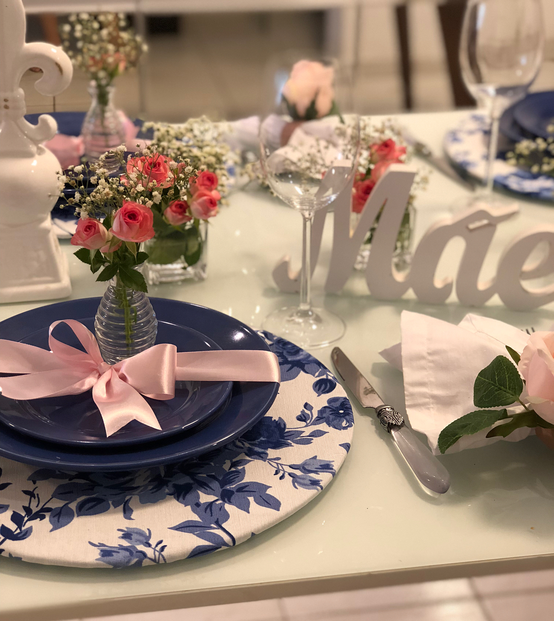 decoração mesa dia das mães com tulipas