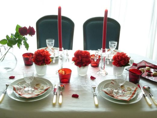 decoração mesa dia das mães com sousplats