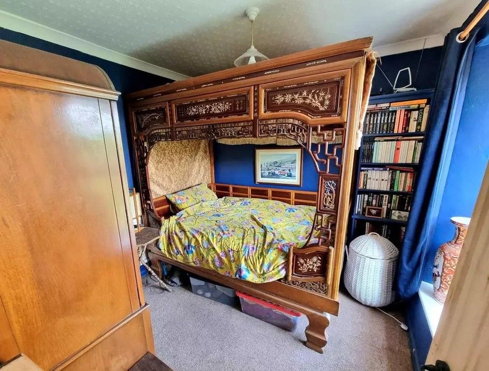 Explorando a Estética Weirdcore em Ambientes Internos