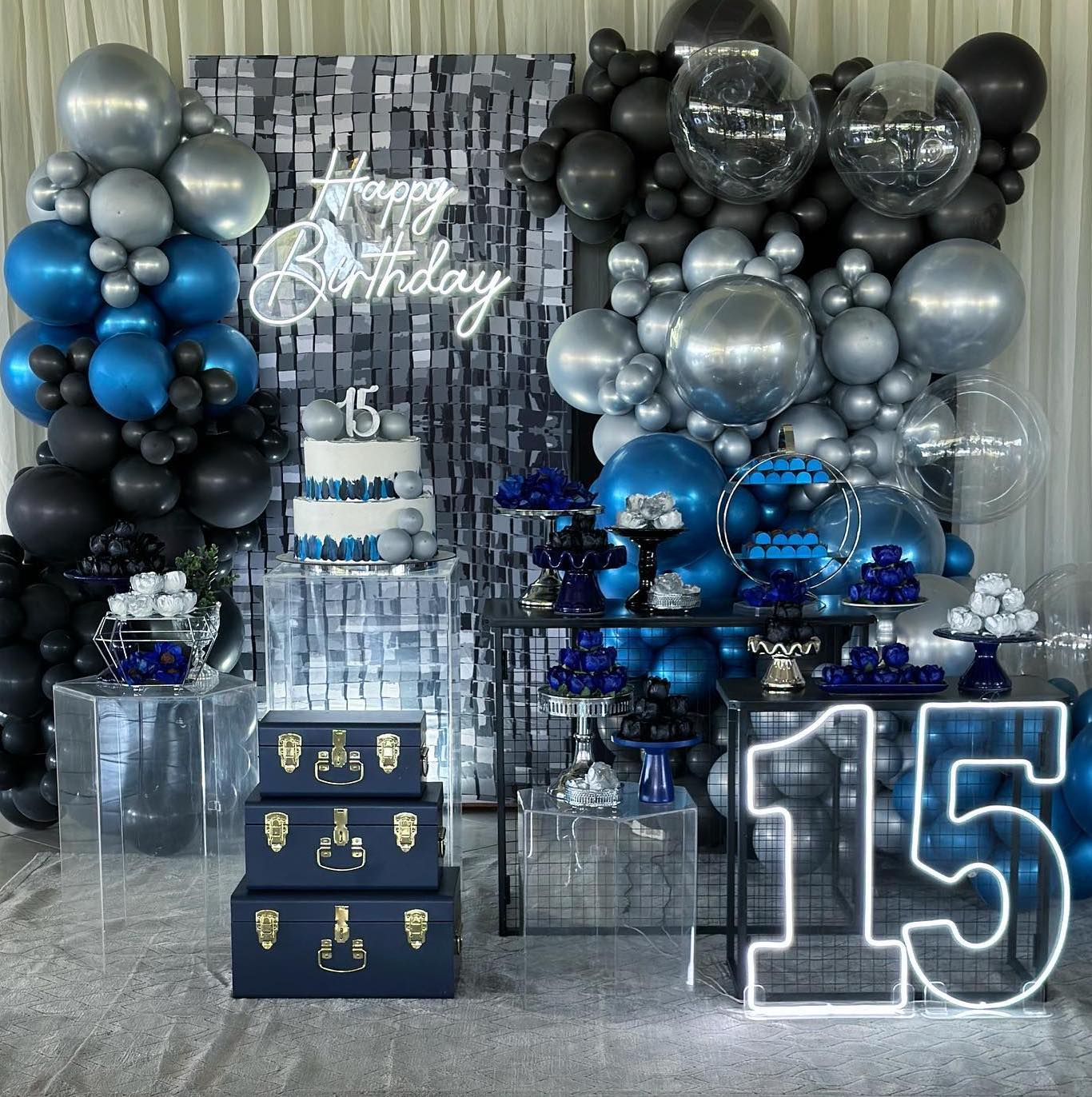 Como Escolher a Paleta de Cores Perfeita para sua Festa de 15 Anos Azul