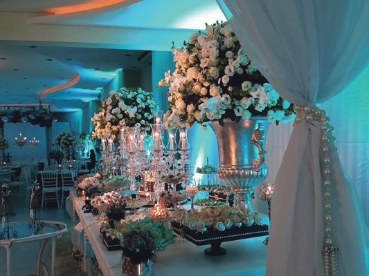 Elementos Essenciais para uma Decoração de 15 Anos Azul Inesquecível