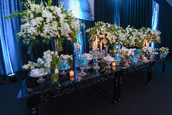 Elementos Essenciais para uma Decoração de 15 Anos Azul Inesquecível