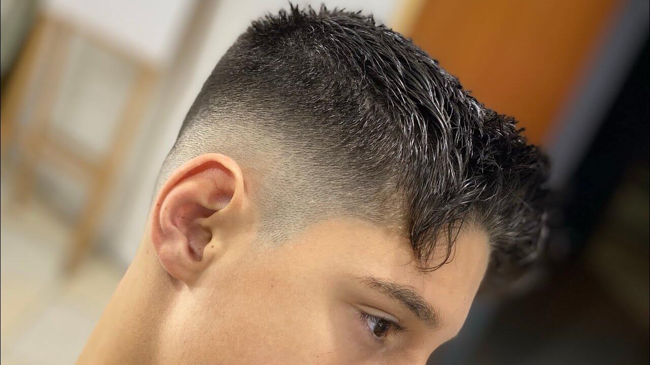 Degradê em V com undercut