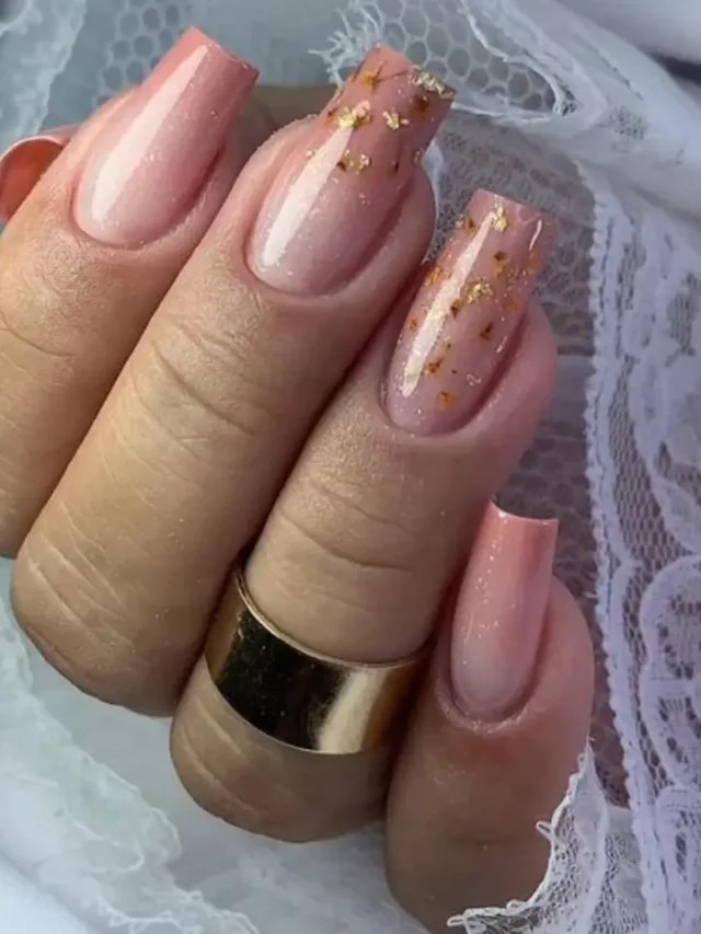 unhas em gel formato quadrado curto