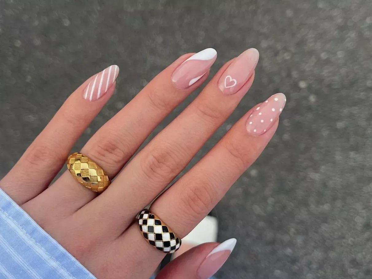 unhas em gel formato amendoado