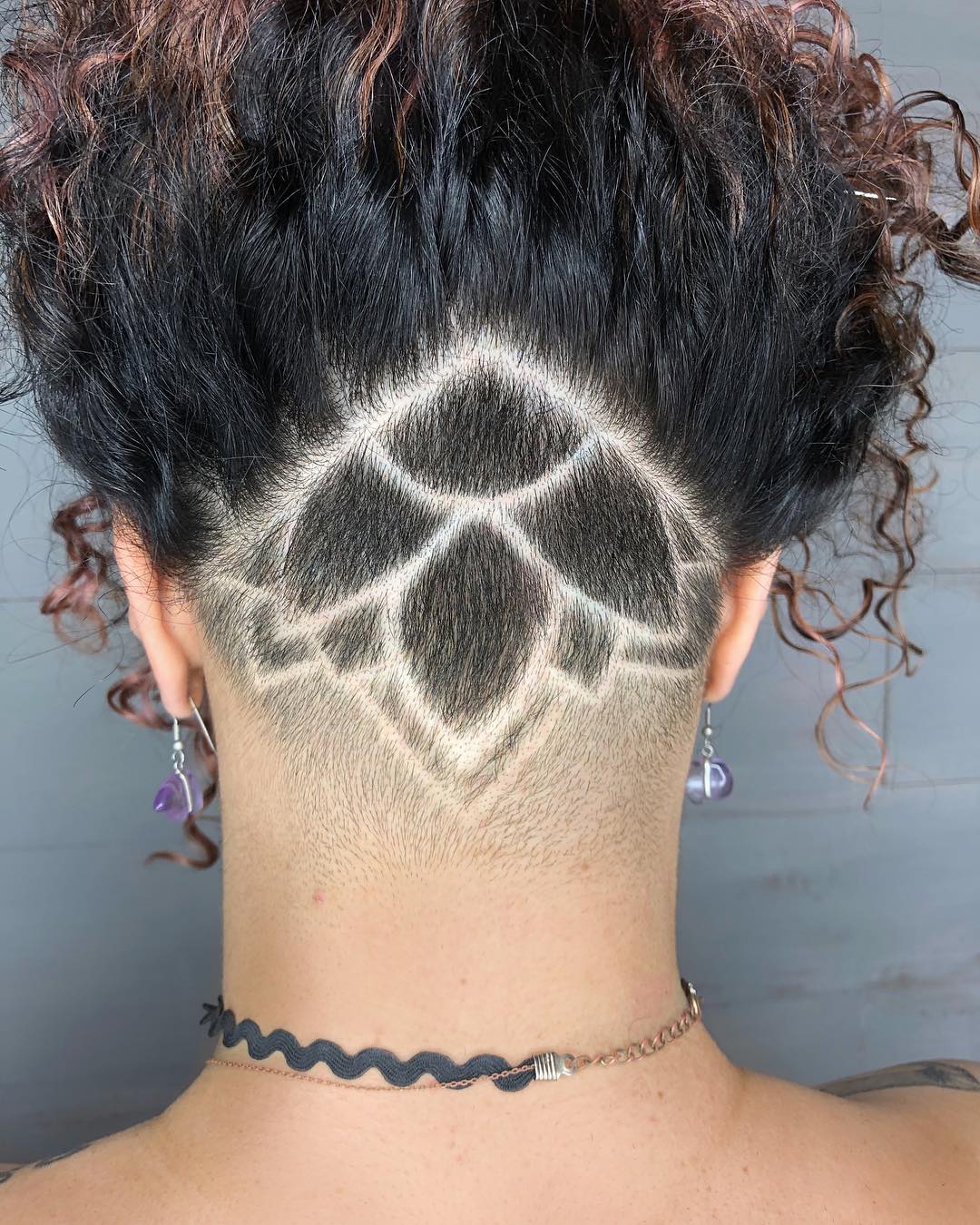 Manutenção do Desenho na Nuca: Prolongue a Vida da Sua Hair Tattoo