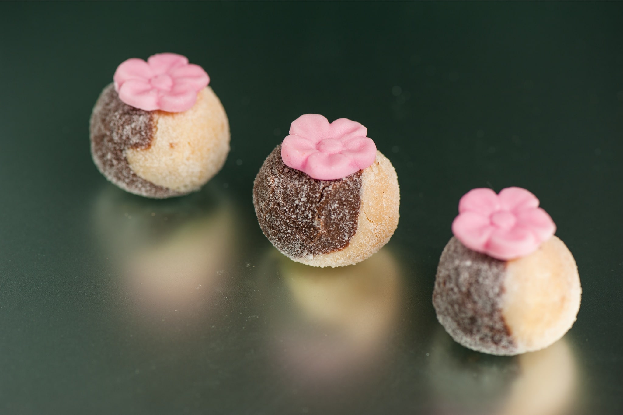 Doces Clássicos e Gourmet para Debutantes: Um Toque de Nostalgia e Sofisticação