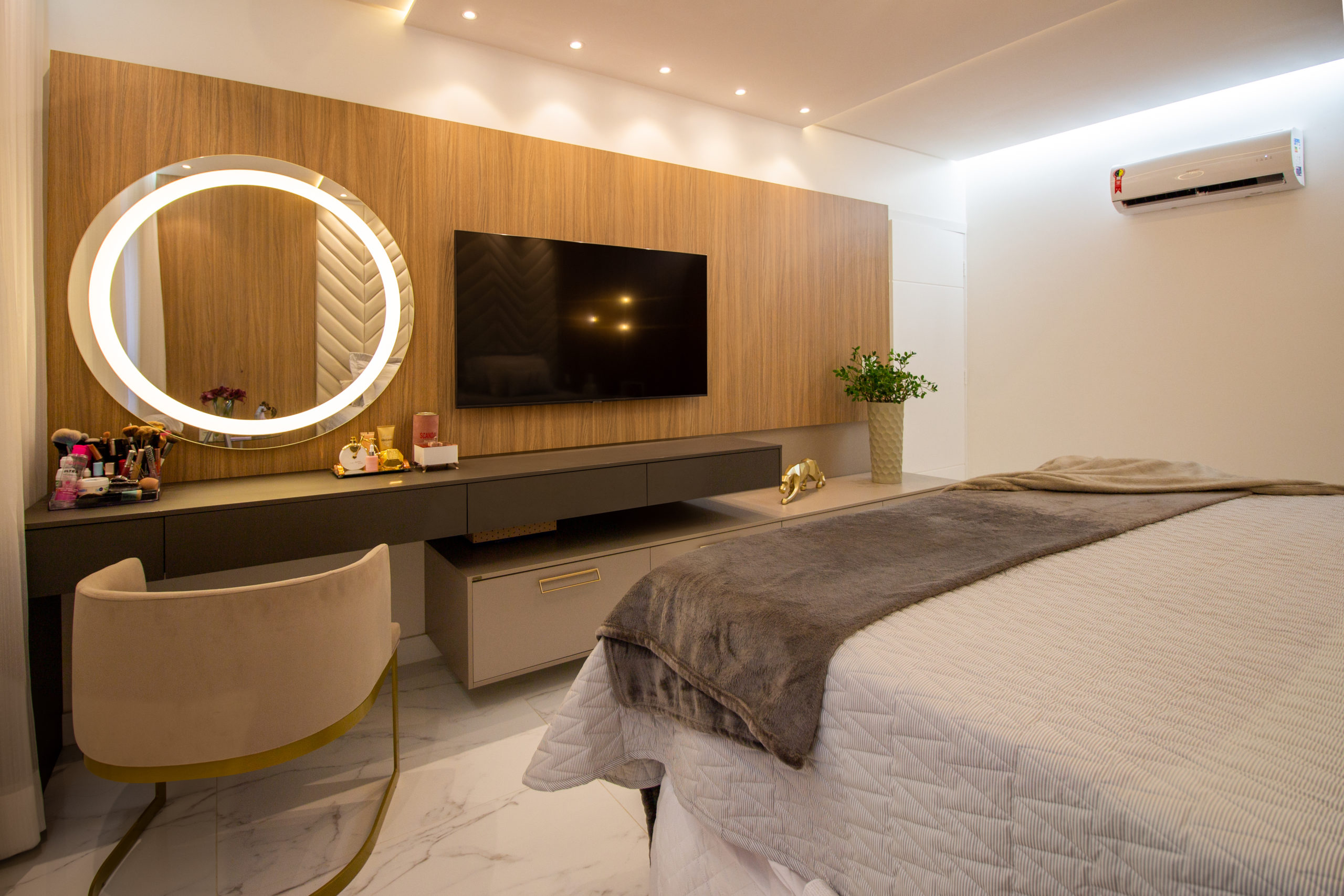 Iluminação indireta em quarto
