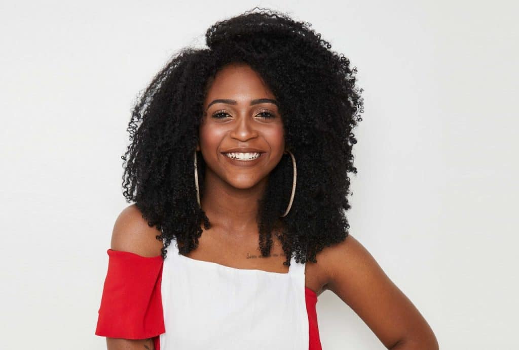 erros fatais ao lavar cabelo crespo 4c