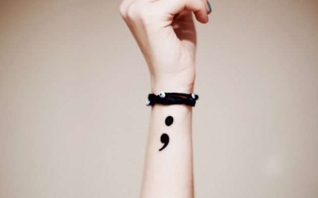 cuidados cicatrizacao tatuagem ponto e virgula pulso