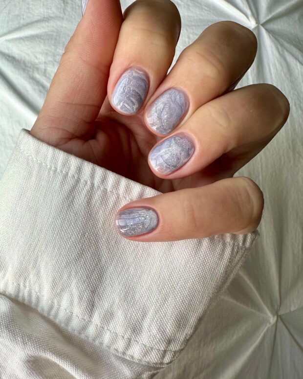 5 ideias de títulos: 1. Unhas Cinza: A Tendência