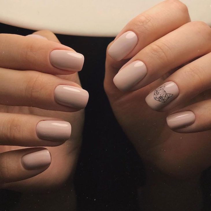 esmaltes baratos para unhas simples e delicadas