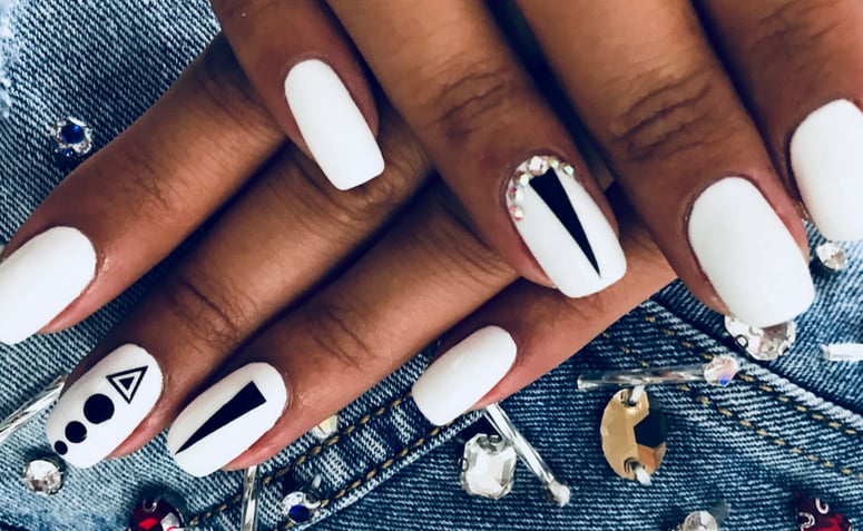 como aplicar esmalte branco leitoso sem bolhas