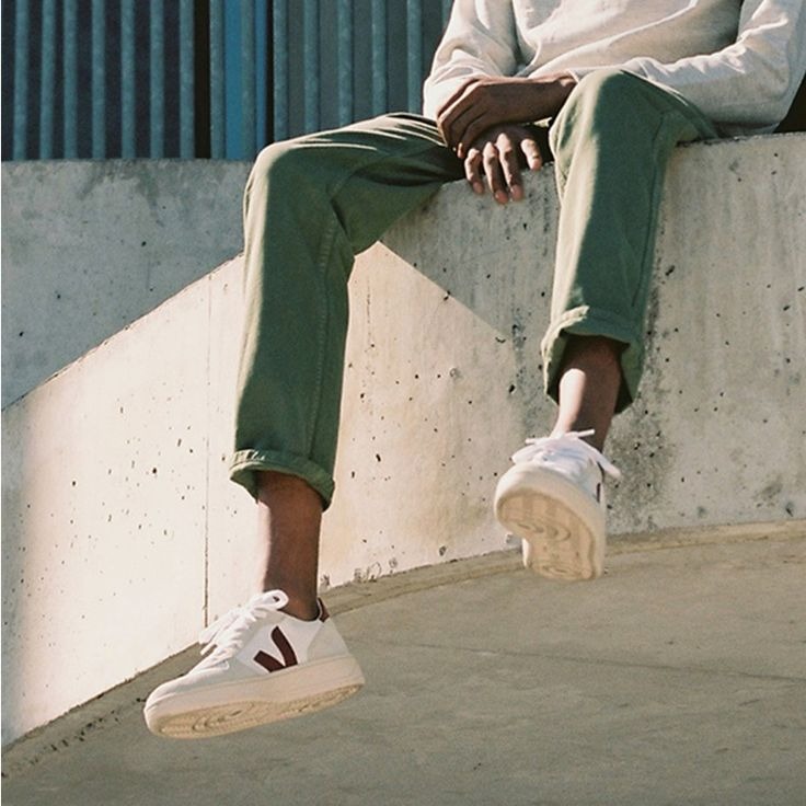 esporte fino masculino com tênis branco