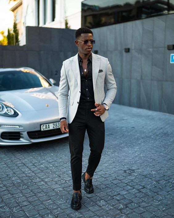 esporte fino masculino com calça de sarja e tênis