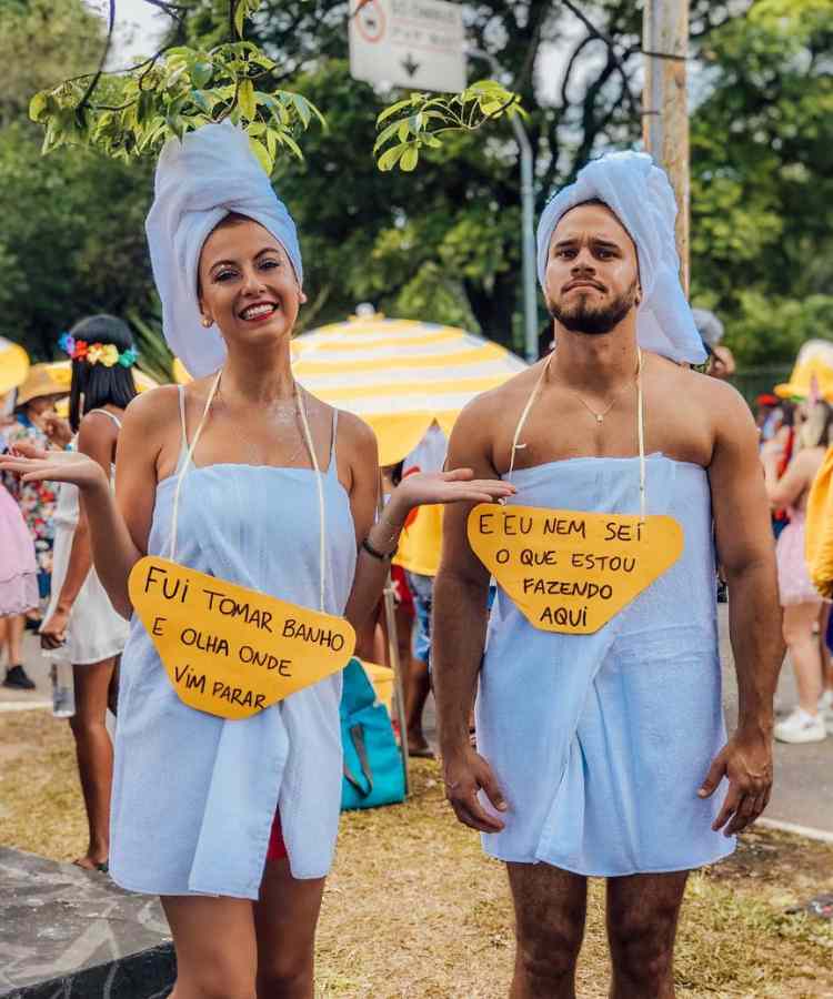 fantasia de casal simples vs fantasia de grupo criativa