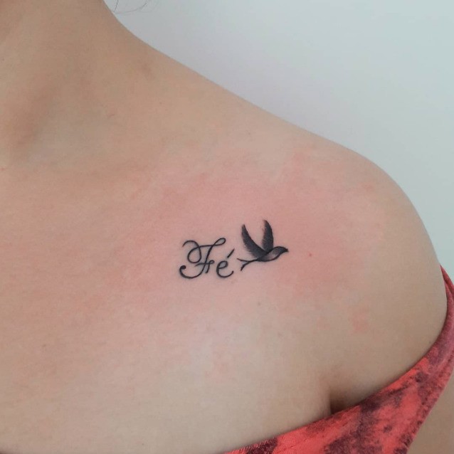 ideias de tatuagem fé feminina delicada