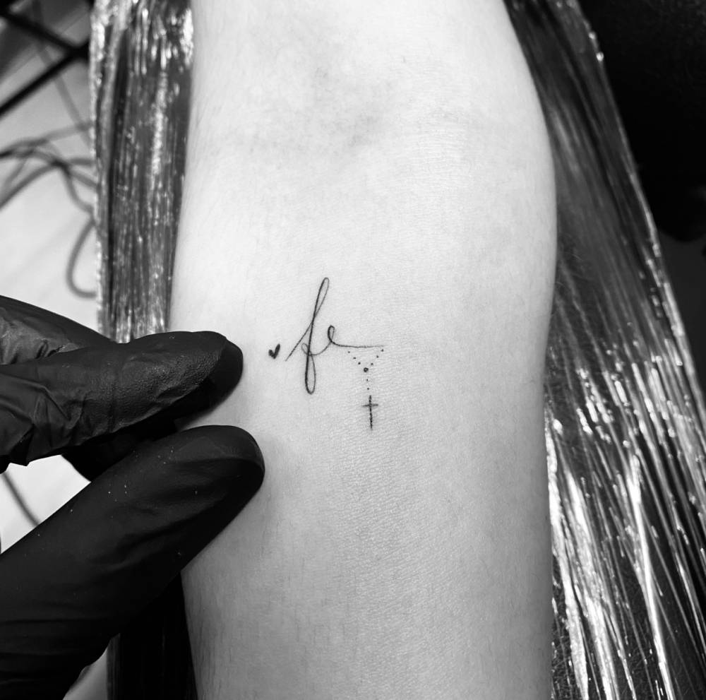 quanto custa uma tatuagem de fé pequena