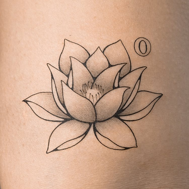 ideias de tatuagem fé feminina delicada